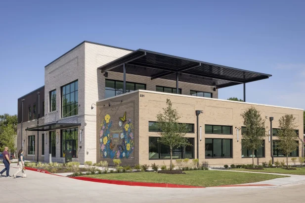 Exterior view of Hugs Cafe Mckinney