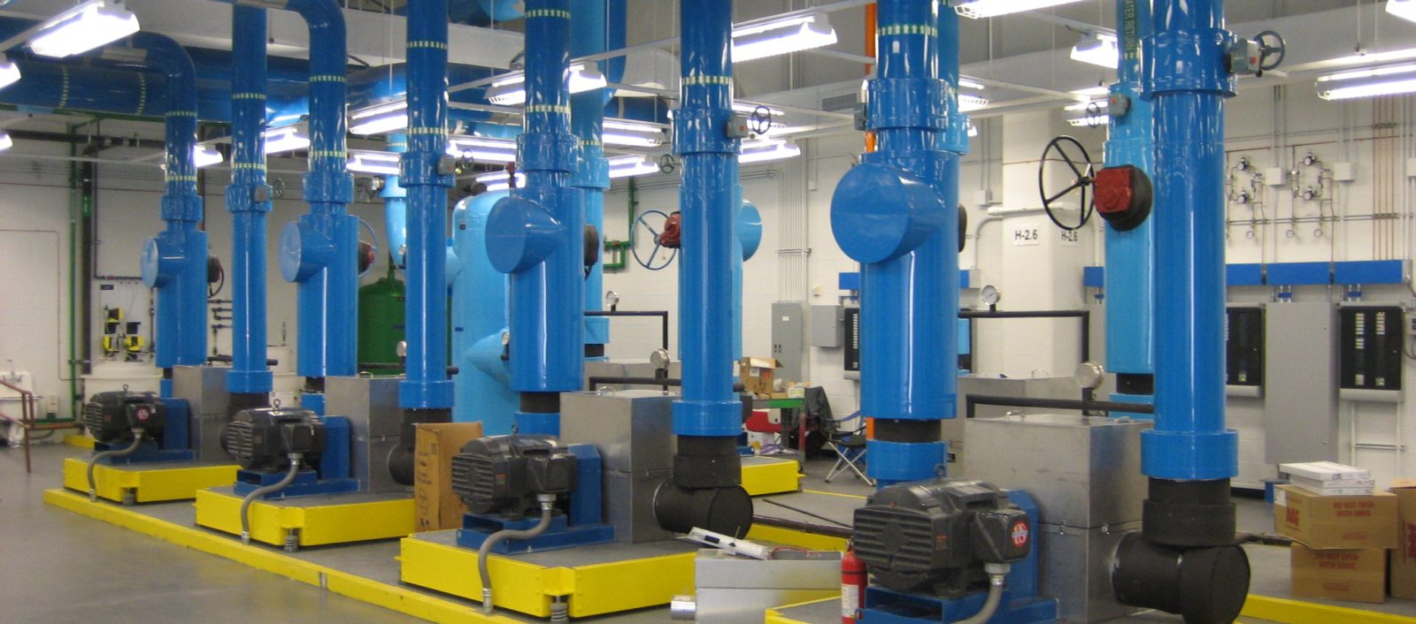 Interior of Oxmoor, a 1-story data center industrial facility with large pipe and machinery, highlighting the structural engineering of the building